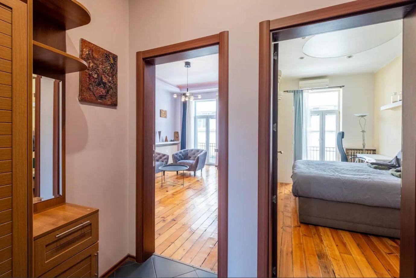 Charming 2Bdr Apartment In Historic Center With Parking โซเฟีย ภายนอก รูปภาพ